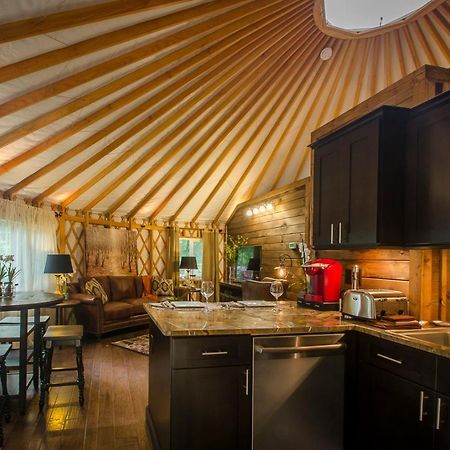 Spring Ridge Luxury Yurt - Creekside Glamping With Private Hot Tub Villa Topton Exteriör bild