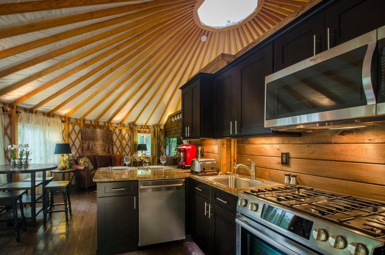 Spring Ridge Luxury Yurt - Creekside Glamping With Private Hot Tub Villa Topton Exteriör bild