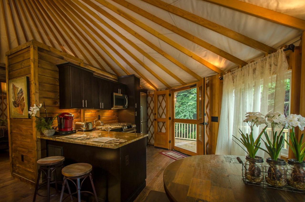 Spring Ridge Luxury Yurt - Creekside Glamping With Private Hot Tub Villa Topton Exteriör bild